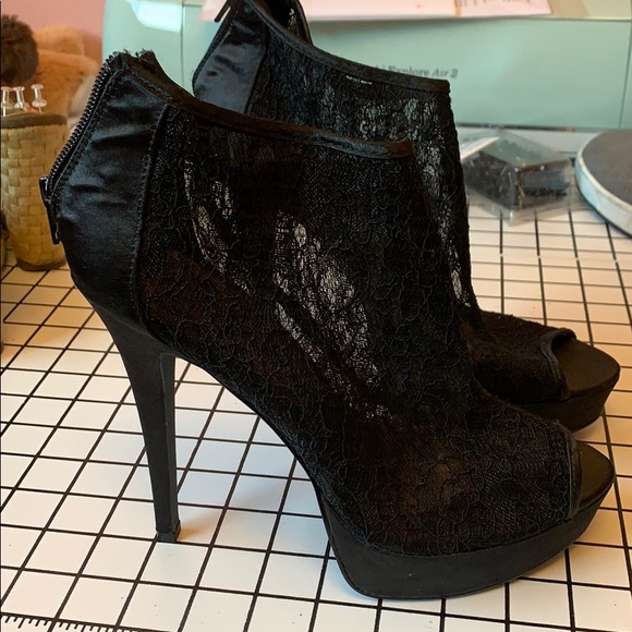 Forever 21 Shoes - Forever 21! Black,satin & lace heels!